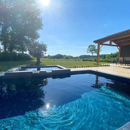 Villa Moderne , Neuve Piscine Jacuzzi .