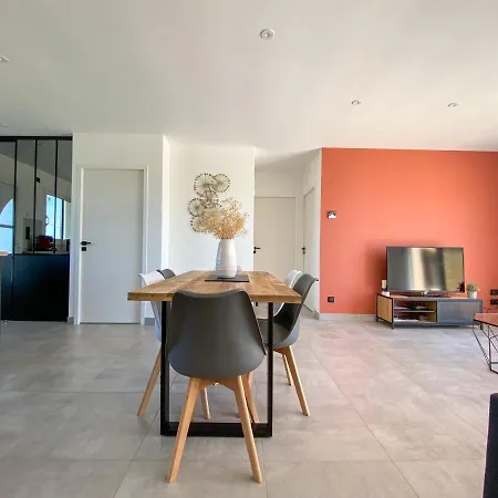 Moderne , Neuve Piscine Jacuzzi . Villa Sarlat-la-Canéda