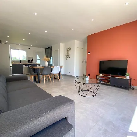 Moderne , Neuve Piscine Jacuzzi . Villa