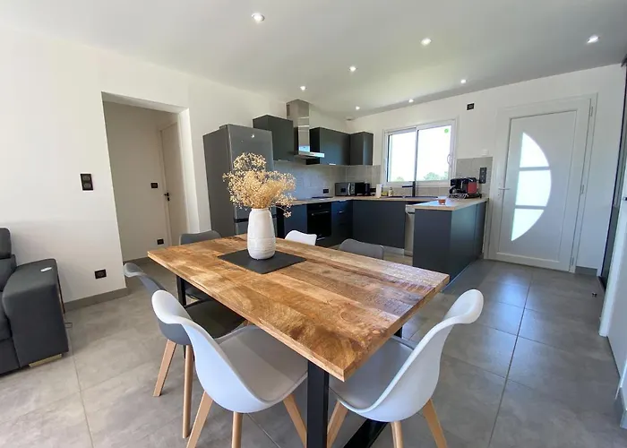 Villa Moderne , Neuve Piscine Jacuzzi .