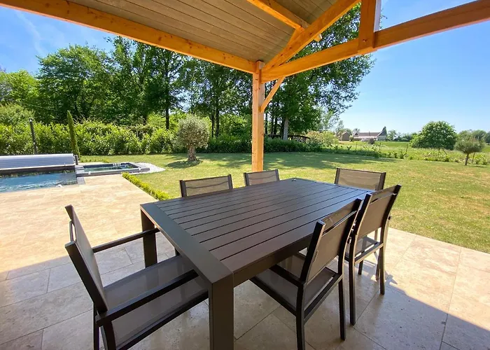 Villa Moderne , Neuve Piscine Jacuzzi . *