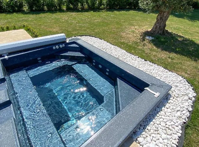 Moderne , Neuve Piscine Jacuzzi . 사흘라 라 카네다